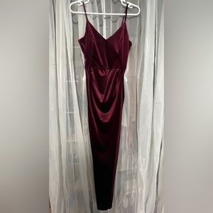 Elegant Spaghetti Strap Velvet Holiday Party Dress - Burgundy - Women’s Small